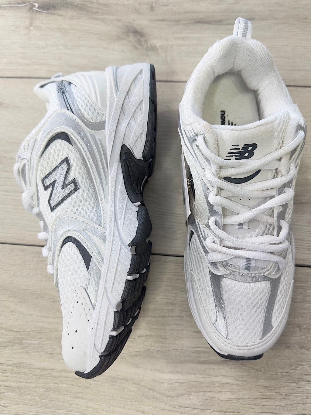 NB 530 Branco e Preto