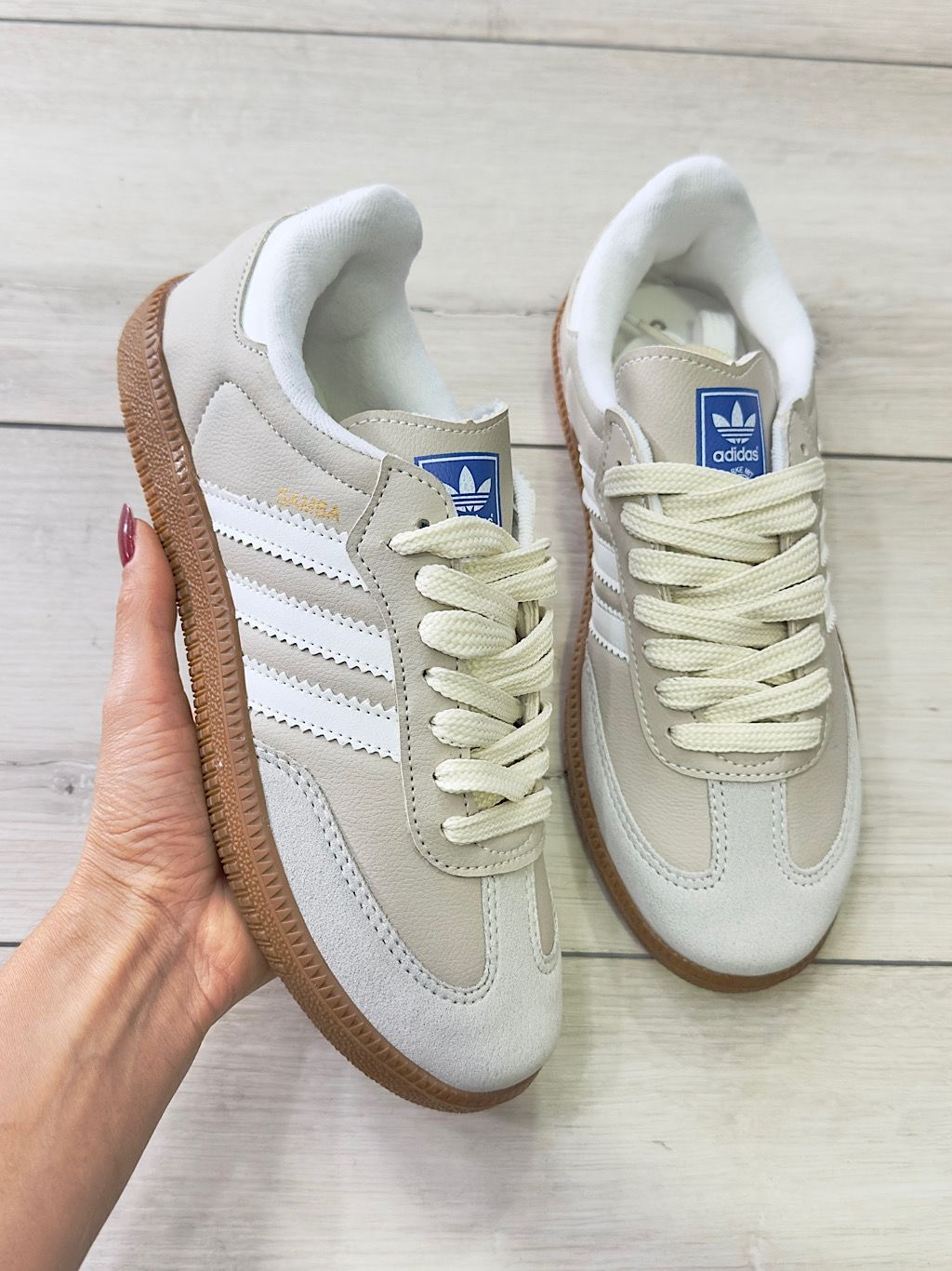 Samba Nude e Branco