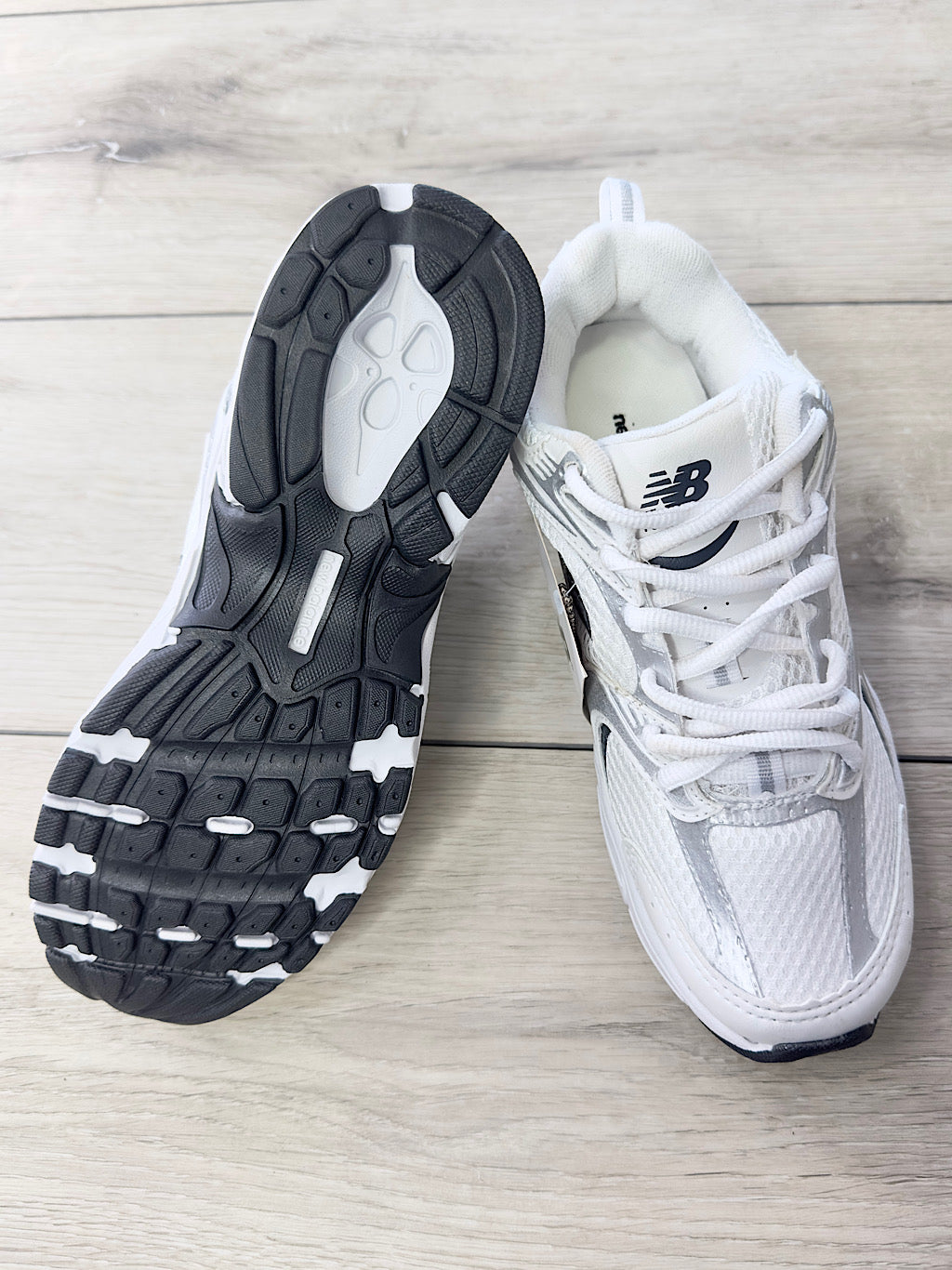 NB 530 Branco e Preto