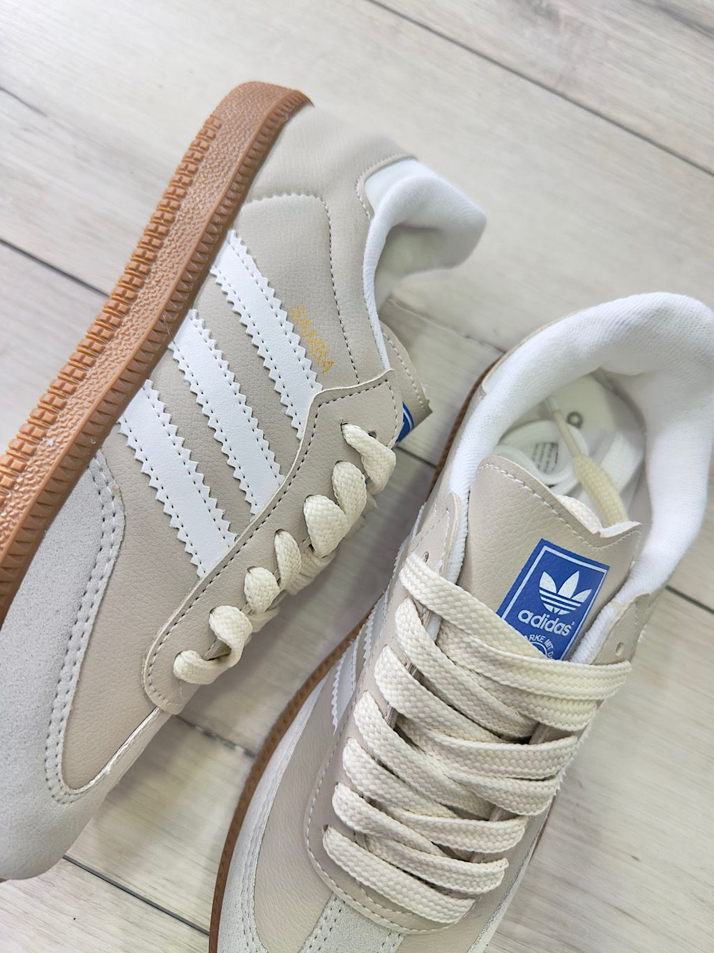 Samba Nude e Branco
