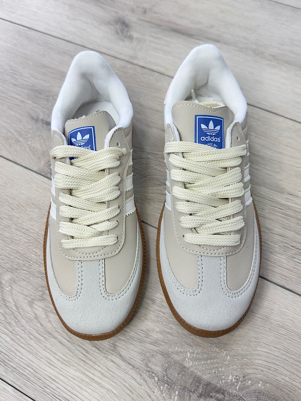Samba Nude e Branco