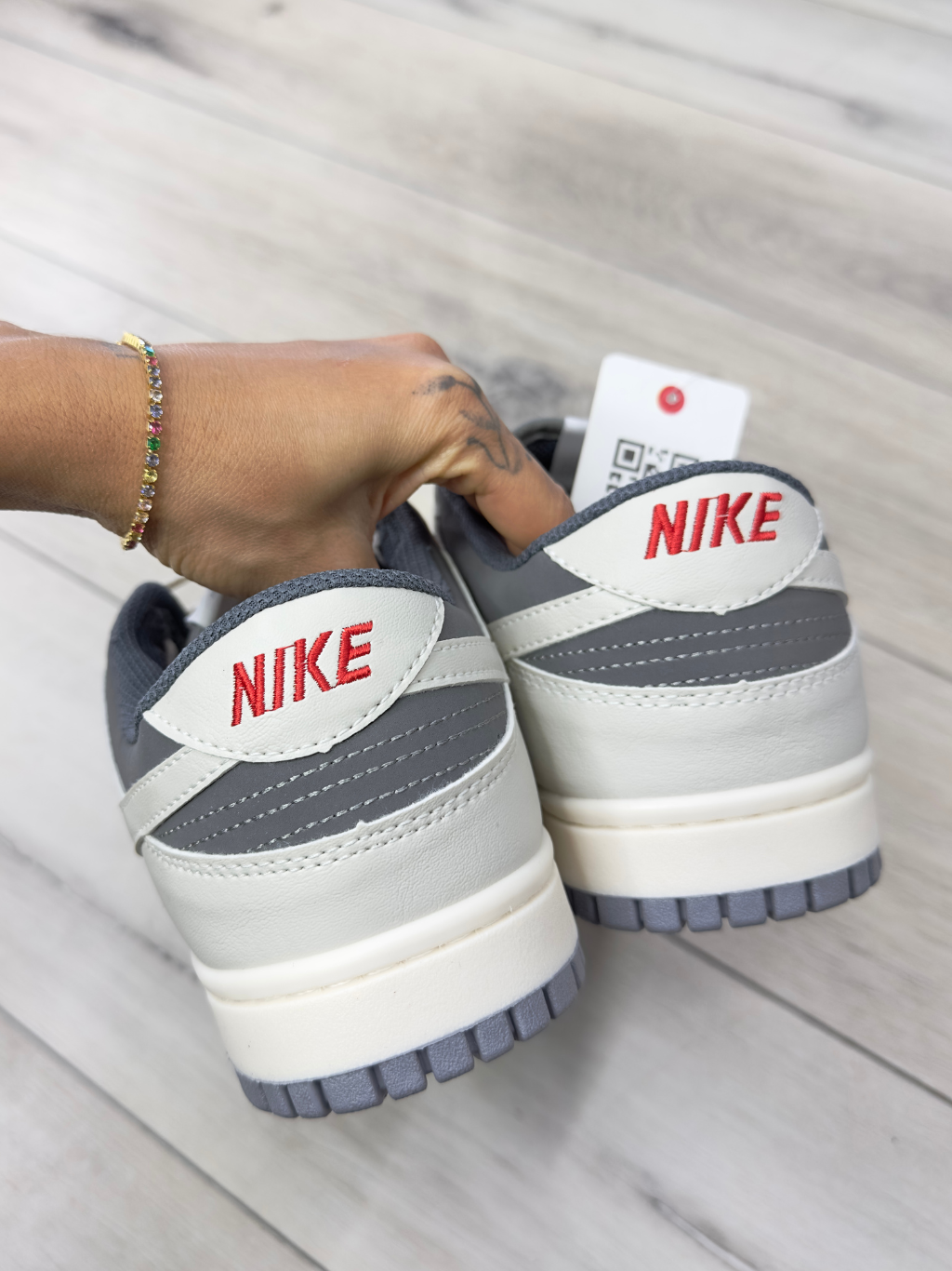 DK Low Grey White
