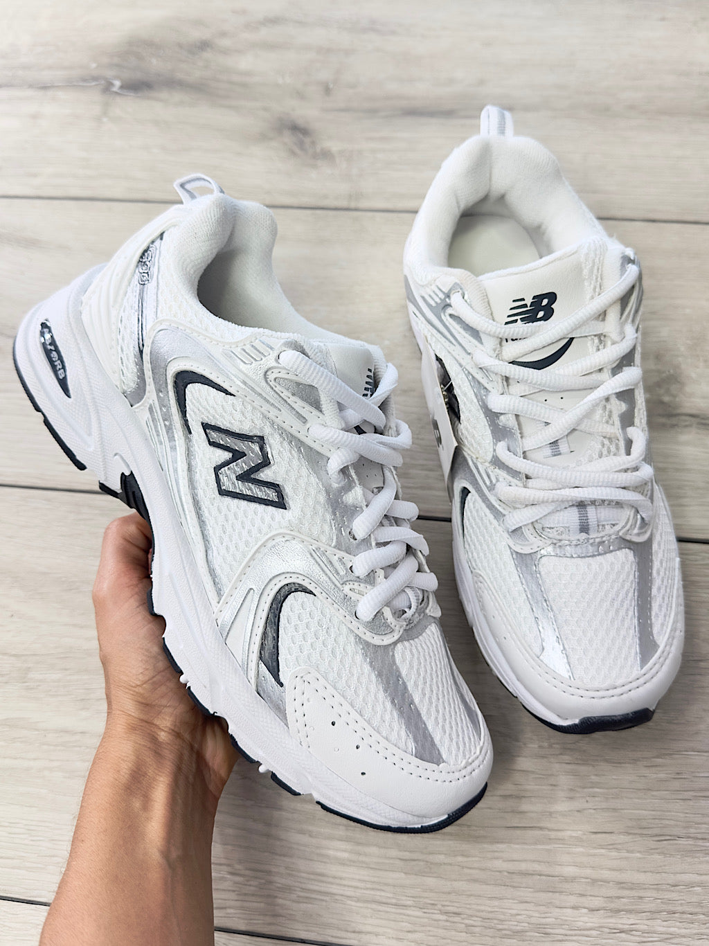 NB 530 Branco e Preto