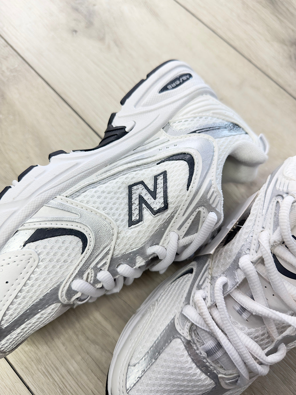NB 530 Branco e Preto