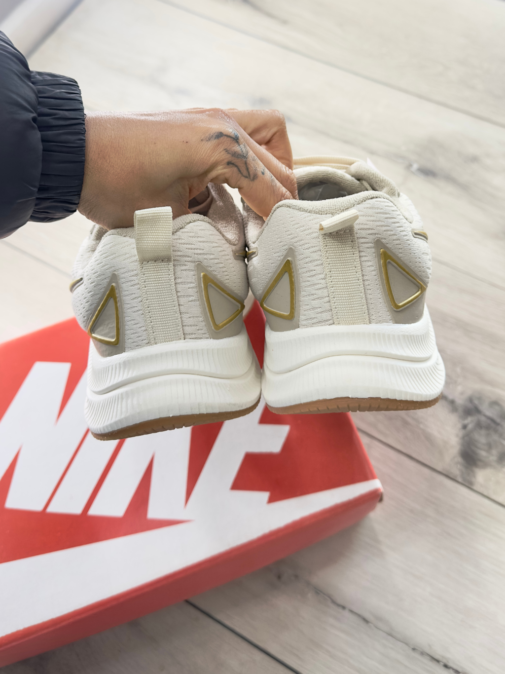 Nk Fit+ Bege e Dourado