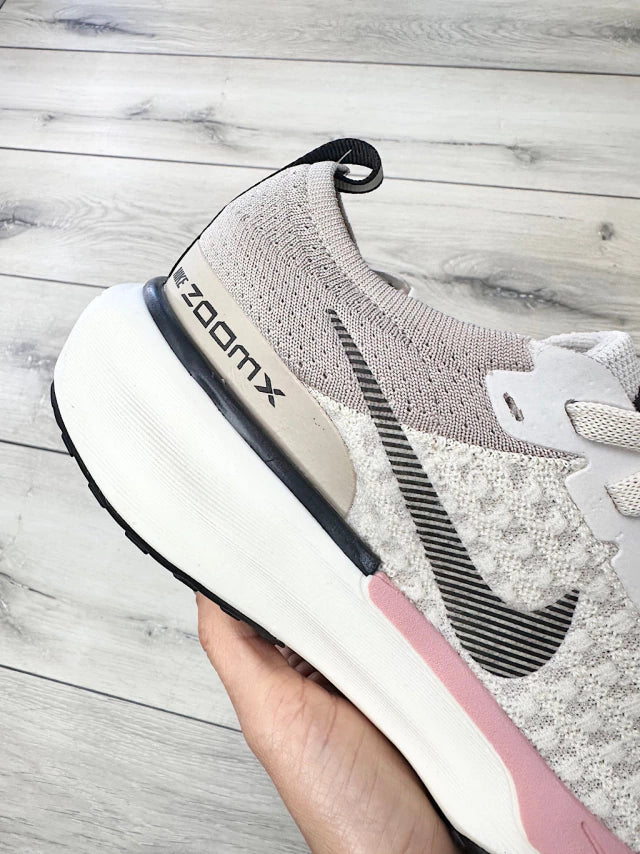 Zoom X FlyKnit Rose