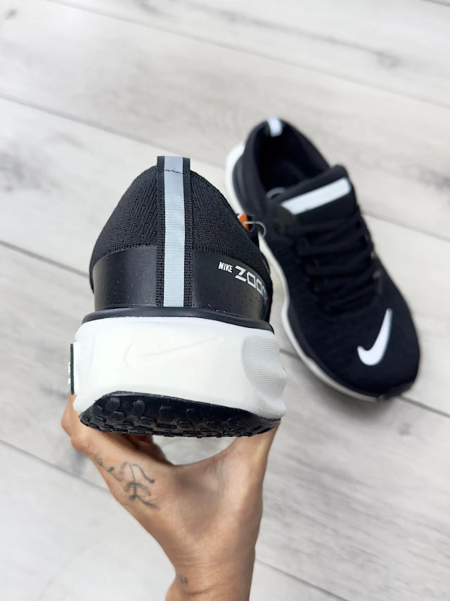 Zoom X FlyKnit Preto